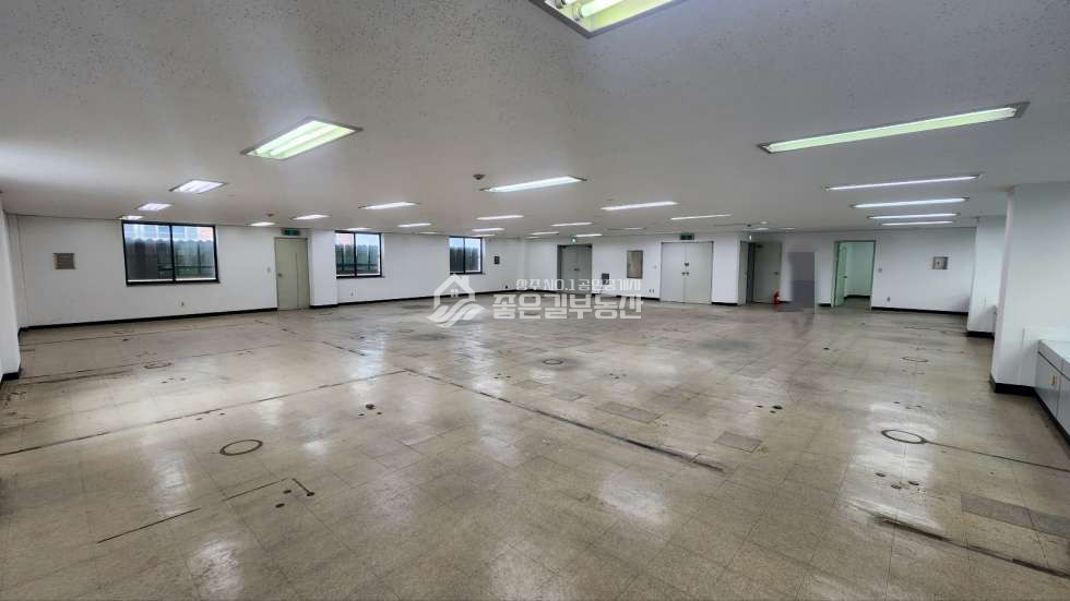 경북 상주시 서문동 시내중심가 대형사무실 임대 3층(99평) 월세 매물번호 11271 사진 3